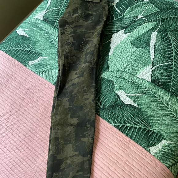 BRAND NEW GUESS CAMO CARGO PANT SZ XSMALL - Picture 8 of 15